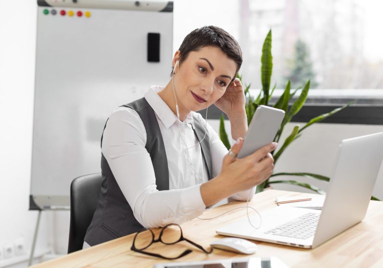 portrait-adult-woman-working-from-office portrait-adult-woman-working-from-office